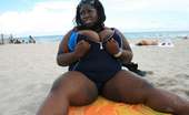 Simone Fox 190692 Mega Busty At The Beach