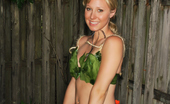 Rachel Sexton 206208 Is Gnome Alone Stripping In The Yard
