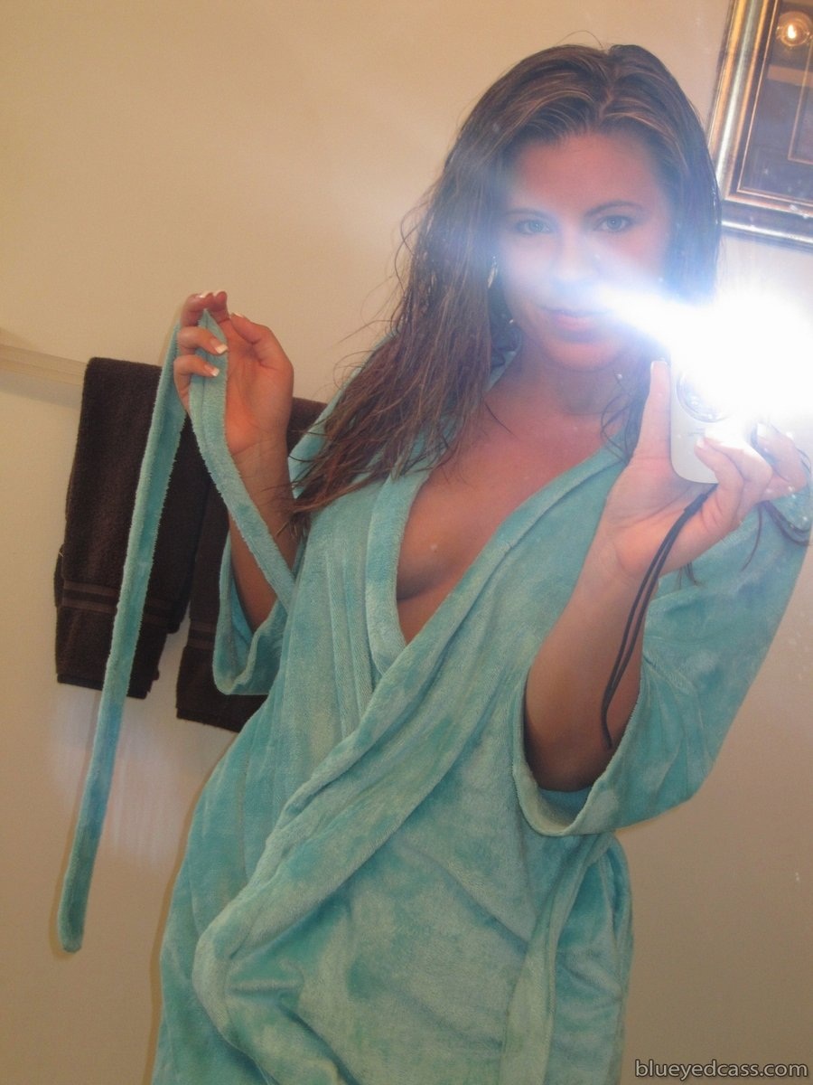 naken selfie blueyedcass
