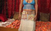 Indian Sex Lounge 232924 Neha Sucking Her Nipples
