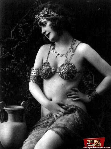 Xxxbule Print - Vintage Classic Porn Daring Vintage Girls Wear Exotic Costumes In ...