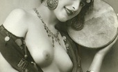 Vintage Classic Porn Daring Vintage Girls Wear Exotic Costumes In The Twenties
