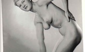 Vintage Classic Porn Very Pretty Pin Up Girls Love Posing Naked In The Fourties
