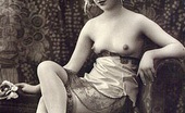 Vintage Classic Porn Sexy Horny Vintage Chicks Posing At Home In The Twenties
