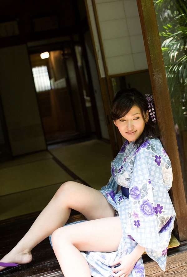 Idols 69 Ruru 257848 Ruru Asian Teen Model In Kimono Poses For Pictures

