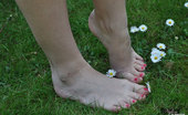 Nylon Jane 261594 Gorgeous Paige Gets Her Feet Nice And Wet Before She Licks Them Clean.
