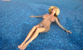 Kelly Madison Beachside Blowjob Kelly Gives A Blowjob In The Pool In Cabo.
