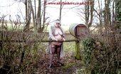 UK Flashers 277701 Fat Granny Posing Nude In A Park
