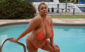 Plumper Pass Samantha38g 285230 Samantha38g Is At It Again!