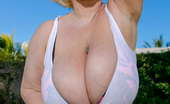 Plumper Pass Samantha 38G Heavyweight Hooters 285576 BBW MILF Samantha38G Is A Boxer Who Has Two Things; A Lot Of Heart And A Pair Of Huge Tits. Brannon Is A Renowned Retired Boxer Who Is The Best Trainer In The Land And He Has A Secret Technique That Will Help Samantha Become The Best Female Boxer Ever, Hi