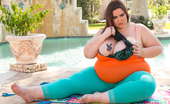 Plumper Pass Mandy Majestic Big Titty Distraction 285579 Juan Largo Was Looking For Some Peace And Quiet Away From The City So He Write His Next Novel. But When Super Sexy BBW Mandy Majestic Walks In The Door, All Of His Solitude Goes Out The Window. Juan Agrees To Let Her Stay At First, But When She Starts Str