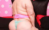 Plumper Pass Samantha 38G Dildo Delivery 285607 Samantha38g Is Horny As Fuck! This Curvy Bbw Pro Is Hanging In Her Suite At The Swinger Club Waiting For Some Cock. She Starts Playing With Herself But Its Not Enough. Samantha Makes A Call To Order Some Toys For Her To Play With. The Delivery Boy Come Ov