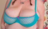 Plumper Pass Lexxxi Luxe Lexxxi Plays 285662 Lexxxi Luxe Is One Hot Sexy Gamer And One Hot Sexy Plumper. After A Long Gaming Session Of Total Dominance And Shit Talking Lexxxi Starts To Feel Bad. Not Knowing It Was Our Man Jmac She Was Beating Up On, She Invites Him Over For Some TLC To Make Up For 