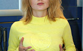 Anna Smart Yellowshirt 285777 Braless In Tight Shirt
