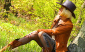 Lily Wow 298969 Sexy Cowboy Babe Outdoor In Pantyhose
