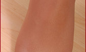 Pantyhose Angel 303447 Angel Als Hooter Girl In Shiny Suntan Pantyhose
