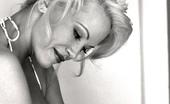 Pinup Files 305155 Barbaramoore 35mm Vol01 BarbaraMoore-35mmblackandwhiteset
