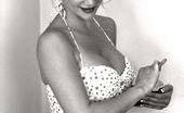 Pinup Files 305155 Barbaramoore 35mm Vol01 BarbaraMoore-35mmblackandwhiteset
