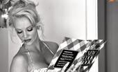 Pinup Files 305155 Barbaramoore 35mm Vol01 BarbaraMoore-35mmblackandwhiteset
