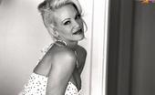 Pinup Files 305155 Barbaramoore 35mm Vol01 BarbaraMoore-35mmblackandwhiteset
