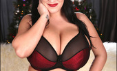 Pinup Files 305812 Leanne Crow BustyChristmas Set01 Leanne Busting Out Of Her Holiday Attire
