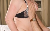 TAC Amateurs Speedy Bee & Terry Pt2 317435 Hi Guys, One Of My Site Members Had Arranged To Meet Me For A Photoshoot In My Hotel Room, Things Were Starting To Hot U
