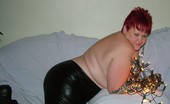 TAC Amateurs Leggins And Lights The Lights Are Here To Show Off My BBW Curves To The Fullest Effect.
