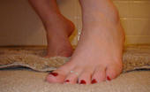 TAC Amateurs Bathroom Foot Job 319440 I Love The Feel Of His Cock Under My Bare Feet. Working His Hard Cock Until He Comes All Over My Feet Toes
