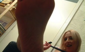 TAC Amateurs Feet 319619 Tracey Is Showing Off Her Feet.This Girl Doesnt Have Bad Pregnancy Feet At All.However,She Is Getting A Sore Fanny And A
