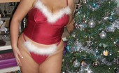 TAC Amateurs Dirty Mrs Santa 319956 Decided To Spread A Bit Of Dirty Santa Cheer To All My Dogging Friends, Got So Turn On With The Guy'S Watching Me Playin
