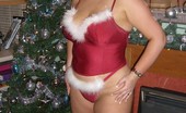 TAC Amateurs Dirty Mrs Santa 319956 Decided To Spread A Bit Of Dirty Santa Cheer To All My Dogging Friends, Got So Turn On With The Guy'S Watching Me Playin
