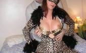 TAC Amateurs Meeting With A Horny Guy 320937 Two Weeks Ago A Girl-Friend Promised Me A Surprise. She Blindfolded Me And Led Me Into Her Bedroom. I Put Myself On The
