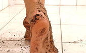 Hot Legs and Feet Mandy Dee Blonde Babe Mandy Dee Washes Her Sexy Dirty Feet In Bathroom
