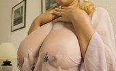 Alicia Loren 336162 Micky Blond Big Boobs Wet TShirt
