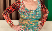 MILF Tugs Lin Boyde 353887 An Old, Cock-Loving Slut Named Lin Boyde
