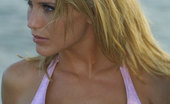 Bikini Dream Leslie Kamarad 363660 Sexy Blonde Women Gets All Wet On The Beach In Her Pink Bikini
