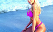 Bikini Dream Leslie Kamarad 363667 Glamorous Blond Plays On The Beach
