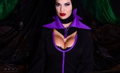 Cosplay Babes Jasmine Jae Mistress Of All Evil 375232 Mistress Of All Evil Toying Her Wet Pussy Hard
