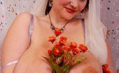 Divine Breasts 405479 Alana Kinky Busty Mature
