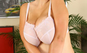 Divine Breasts 405595 Teri Busty Big Bra
