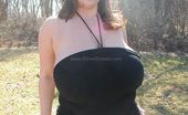 Divine Breasts 407567 Maria Moore Nudist Big Tits Flasher
