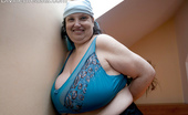 Divine Breasts 408750 Anika Ditches Her Big Bra
