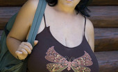 Divine Breasts Bianca BBW Big Boobs Hike
