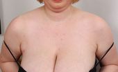 Divine Breasts 411394 Venus Blond Huge Breasts Milf
