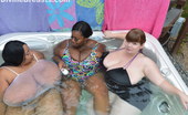 Divine Breasts 411591 Hot Tub Big Boobs Lexxxi
