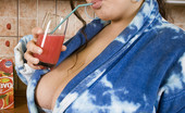 Divine Breasts 411812 Emma BBW Big Boobs Shower
