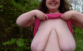 Divine Breasts 412461 Tracy Big Boobs Park Flasher
