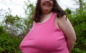 Divine Breasts 412461 Tracy Big Boobs Park Flasher
