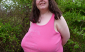 Divine Breasts 412461 Tracy Big Boobs Park Flasher
