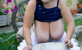 Divine Breasts 412900 Bianca Mature Boobs Picnic
